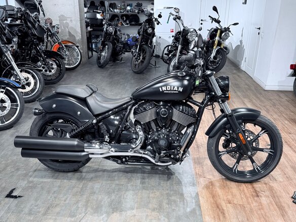 2023 Indian Chief Bobber, чёрный, 1799000 рублей - вид 3