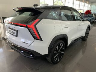 2026 Geely Atlas II, белый, 3909990 рублей, вид 4