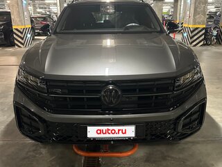 2024 Volkswagen Touareg III Рестайлинг, серый, 11550000 рублей, вид 2