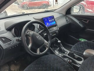 2013 Hyundai ix35 I Рестайлинг, серебристый, 990000 рублей, вид 2