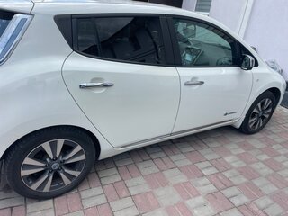 2014 Nissan Leaf (EM57) I (ZE0/AZE0), белый, 1350000 рублей, вид 3