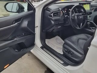 2022 Toyota Camry VIII (XV70) Рестайлинг, белый, 3480000 рублей, вид 2