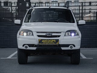 2017 Chevrolet Niva I Рестайлинг, белый, 630000 рублей, вид 4