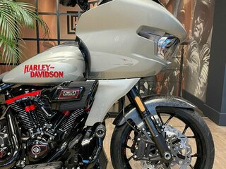 2025 Harley-Davidson CVO Road Glide ST, серебристый, 6500000 рублей, вид 2