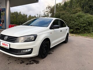 2018 Volkswagen Polo V Рестайлинг, белый, 1000000 рублей, вид 1