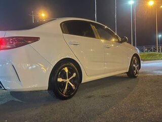 2021 Kia Rio IV Рестайлинг, белый, 1200000 рублей, вид 4