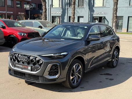 2025 Audi Q5 45 TFSI III (GU), серый, 7090000 рублей, вид 1