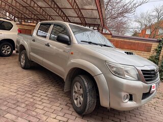 2013 Toyota Hilux VII Рестайлинг, серебристый, 2000000 рублей, вид 2
