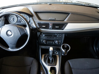 2013 BMW X1 18i I (E84) Рестайлинг, серый, 1300000 рублей, вид 5