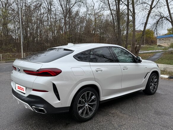 2022 BMW X6 30d III (G06), белый, 9900000 рублей - вид 8