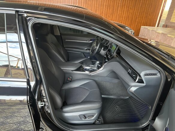 2021 Toyota Camry VIII (XV70) Рестайлинг, чёрный, 4150000 рублей - вид 11