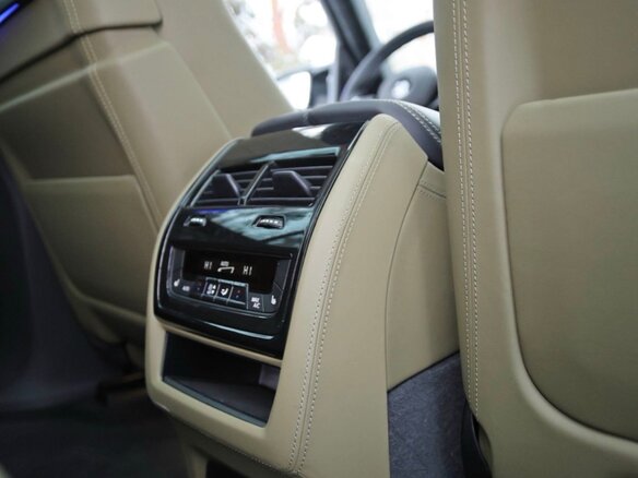 2024 BMW X5 M60i IV (G05/G18) Рестайлинг, серый, 16000000 рублей - вид 9