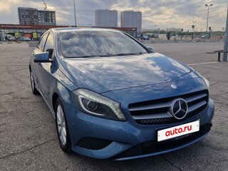 2014 Mercedes-Benz A-Класс 200 III (W176), синий, 1250000 рублей, вид 3