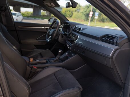 2021 Audi Q3 40 TFSI II (F3), серый, 3700000 рублей, вид 4