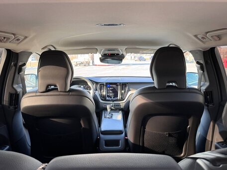 2019 Volvo XC60 II, чёрный, 3300000 рублей, вид 4