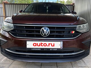 2021 Volkswagen Tiguan II Рестайлинг, коричневый, 3000000 рублей, вид 3