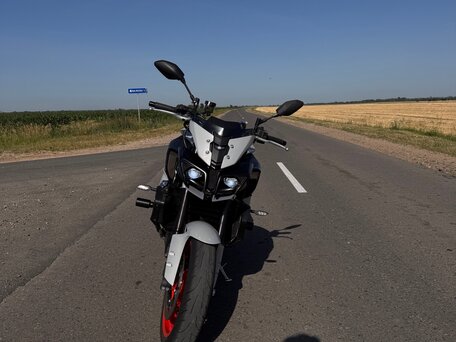 2020 Yamaha MT-10, серебристый, 1055354 рублей, вид 1