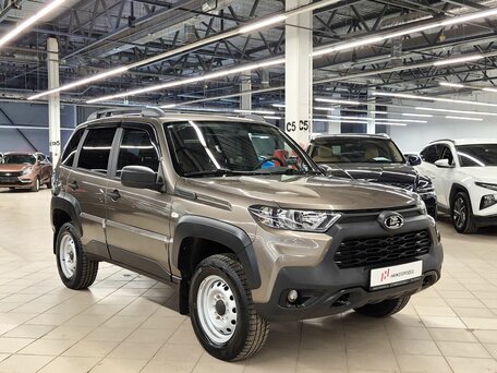 2025 Lada (ВАЗ) Niva Travel I, коричневый, 1275000 рублей, вид 2
