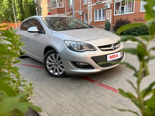 2014 Opel Astra J Рестайлинг, серебристый, 999999 рублей, вид 2
