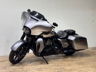 2019 Harley-Davidson CVO Street Glide, серый, 1680000 рублей, вид 1