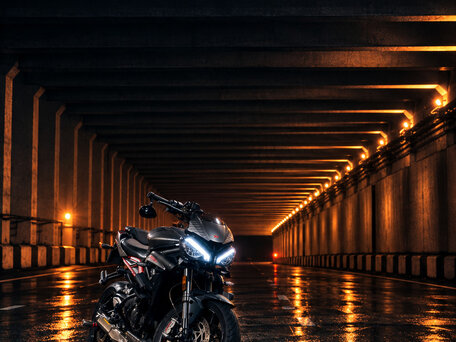 2022 Triumph Street Triple, серебристый, 950000 рублей, вид 1