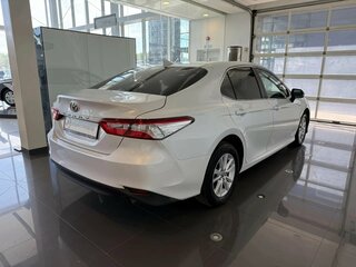 2020 Toyota Camry VIII (XV70), белый, 2169000 рублей, вид 4
