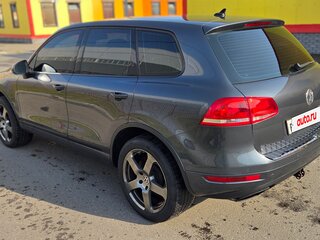 2011 Volkswagen Touareg II, серый, 2050000 рублей, вид 5