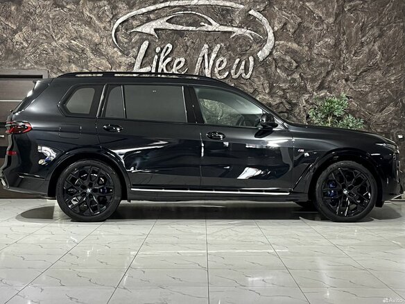 2025 BMW X7 40i I (G07) Рестайлинг, чёрный, 13758000 рублей - вид 2