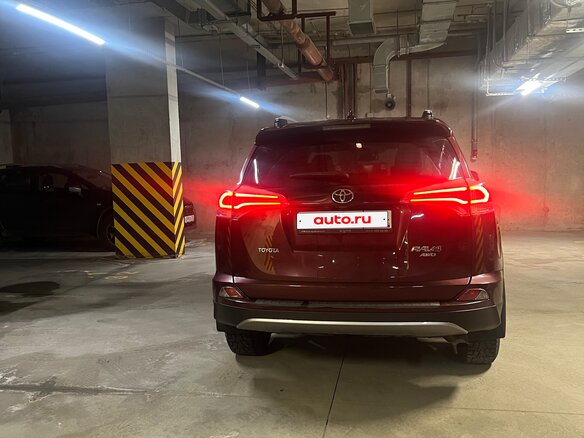 2017 Toyota RAV4 IV (XA40) Рестайлинг, красный, 2300000 рублей - вид 7