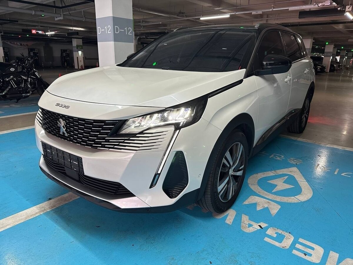 Открыть фотографии: Peugeot 5008 II Рестайлинг
