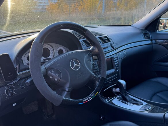 2003 Mercedes-Benz E-Класс 500 III (W211, S211), белый - вид 1