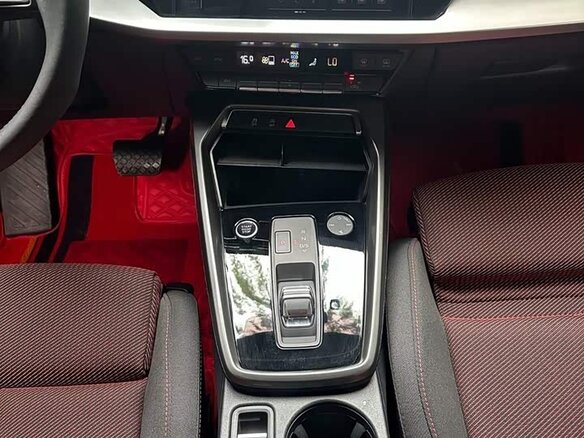 2021 Audi A3 Sportback 35 TFSI IV (8Y), красный, 1620000 рублей - вид 10