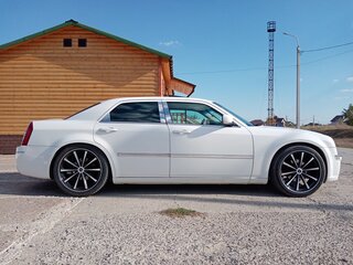 2005 Chrysler 300C I, белый, 2100000 рублей, вид 2