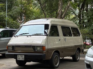 1982 Toyota Town Ace I Рестайлинг, бежевый, 550000 рублей, вид 1