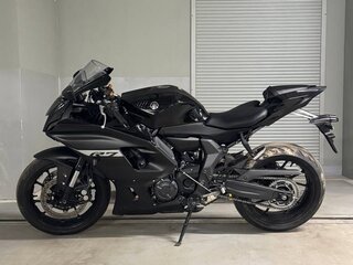 2024 Yamaha YZF-R7, чёрный, 799000 рублей, вид 2