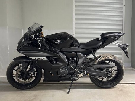 2024 Yamaha YZF-R7, чёрный, 799000 рублей, вид 2