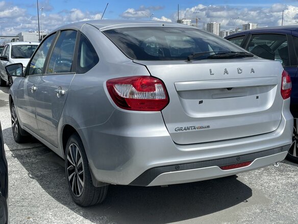 2026 Lada (ВАЗ) Granta I Рестайлинг, серебристый - вид 6