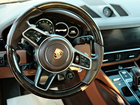 2018 Porsche Cayenne S III, фиолетовый, 6600000 рублей - вид 7