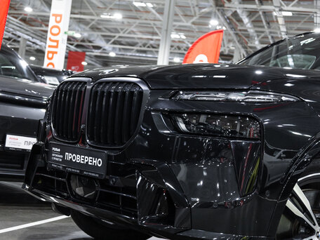 2023 BMW X7 40i I (G07) Рестайлинг, чёрный, 12990000 рублей, вид 2
