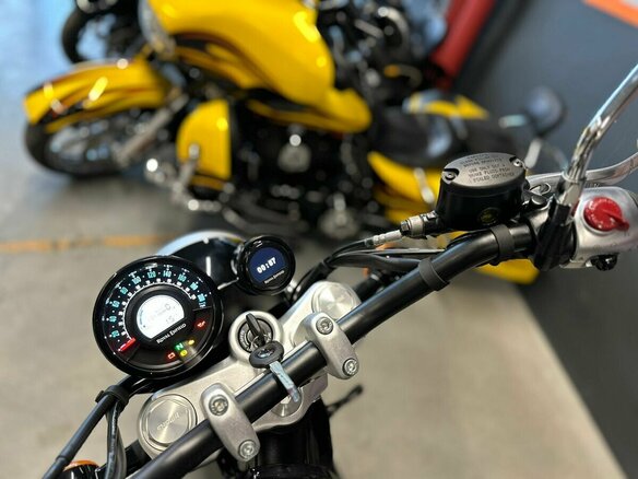 2025 Royal Enfield Super Meteor, чёрный, 755000 рублей - вид 9