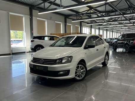 2018 Volkswagen Polo V Рестайлинг, белый, 1045000 рублей, вид 1
