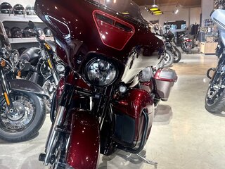 2018 Harley-Davidson CVO Street Glide, пурпурный, 3950000 рублей, вид 3