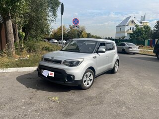 2018 Kia Soul II Рестайлинг, серебристый, 1300000 рублей, вид 1