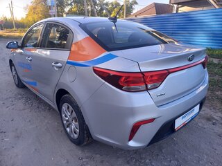2018 Kia Rio IV, серебристый, 1340000 рублей, вид 4