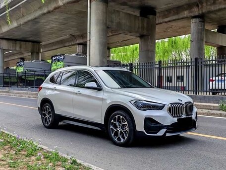 2023 BMW X1 Long 20Li sDrive II (F48) Рестайлинг, белый, 2380000 рублей, вид 3