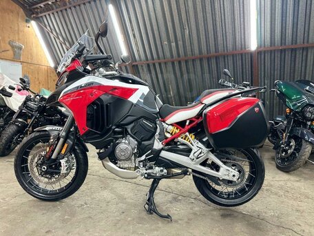 2021 Ducati Multistrada V4, красный, 2250000 рублей, вид 4