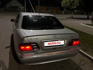 2000 Mercedes-Benz E-Класс 220 II (W210, S210) Рестайлинг, серебристый, 512504 рублей, вид 4