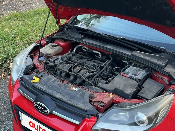 2012 Ford Focus III, красный, 580000 рублей - вид 1