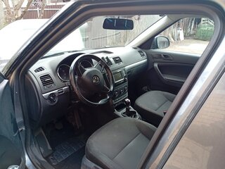 2017 Skoda Yeti I Рестайлинг, серый, 1400000 рублей, вид 4
