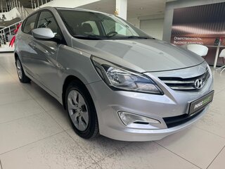 2015 Hyundai Solaris I Рестайлинг, серебристый, 949000 рублей, вид 3